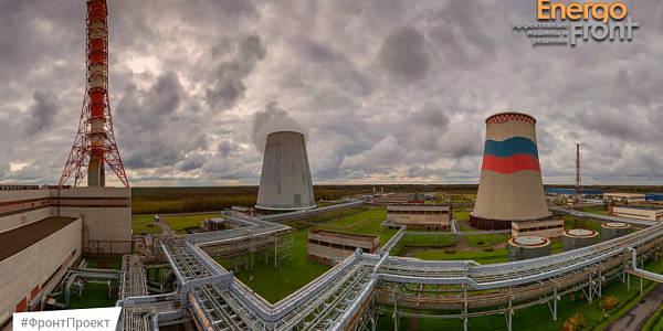 CHP plant with a cooling tower in the colors of the Russian flag and a network of overhead pipelines (North-West CHP Plant)