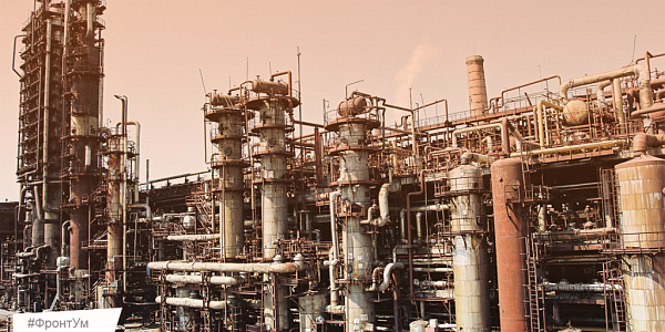 Panorama of an industrial complex with columns and pipelines, tag #FrontUm